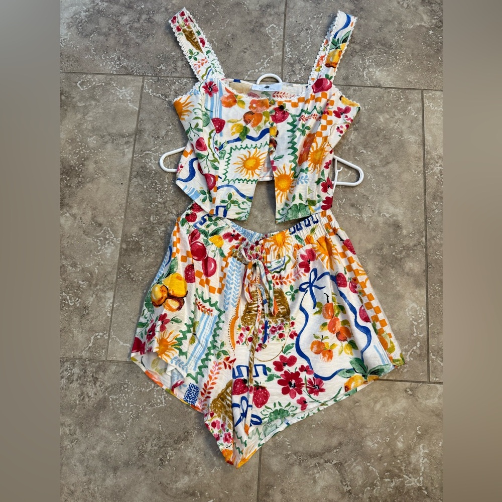 Everyday chic boutique Floral Crop Top and Shorts Set small